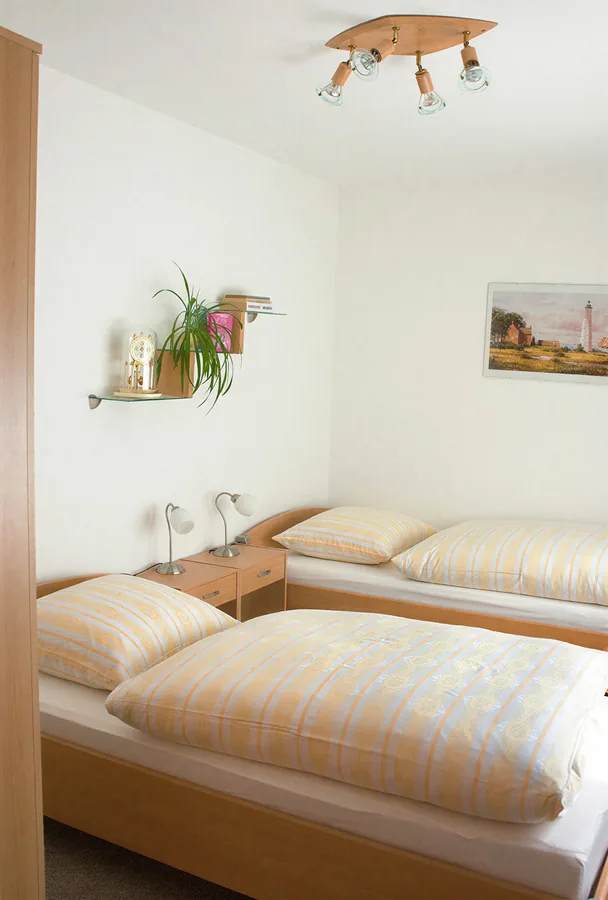 Schlafzimmer der Wohnung 2 mit zwei Betten