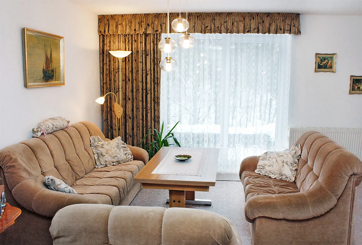 Helle Wohnstube der Wohnung 4